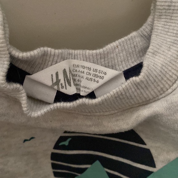 H & M KIDS SWEATSHIRT - Picture 3 of 3